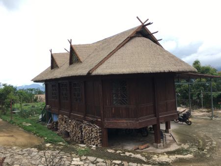 传统佤族民居。