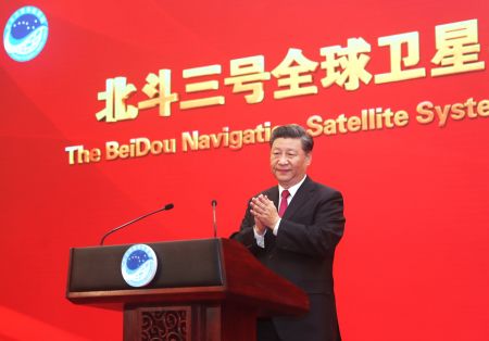 2020年7月31日，北斗三號全球衛星導航系統建成暨開通儀式在北京舉行。習近平出席儀式，宣佈北斗三號全球衛星導航系統正式開通。新華社記者 鞠鵬 攝