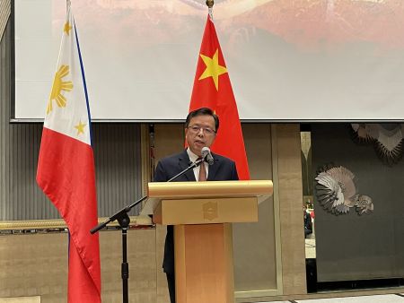 2022年7月29日，中國駐菲律濱使館在馬尼拉舉行招待會，熱烈慶祝中國人民解放軍建軍95週年。黃溪連大使到會致辭，菲國防部主官福斯蒂諾作為主賓出席並致辭。