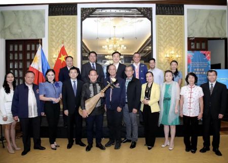 2022年10月26日，中國駐菲律濱使館、菲律濱國家文化藝術委員會在馬尼拉大都會劇院共同舉辦中菲友誼文藝演出開幕式並正式啟動線上展播。