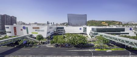 SM Xiamen Phase III, has a total construction area of nearly 170,000 square meters, including a shopping center opened in December of 2022, an 18-storey hotel (under construction) and more than 1,000 parking lots. SM Xiamen Phase III, has a total construction area of nearly 170,000 square meters, including a shopping center opened in December of 2022, an 18-storey hotel (under construction) and more than 1,000 parking lots.