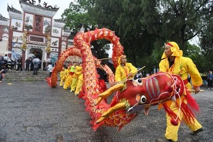 荆坪古村开展舞龙民俗活动，文化旅游发展带来全新业态
