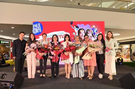 (L-R) Mark Ontoy – Sr. Marketing Manager of SM Supermalls – Segment Marketing; Alex Sy – SuperMom, Events Host, Sports Anchor and Influencer; Gina Romero – Founder and Head of Connectedwomen; Grace Magno – VP of SM Supermalls Corporate Communications; Elisse Joson; Carla Perlas – VP of Communications at The Parentinc; MK Bertulfo – CEO and Founder of Filipino Home Based Moms; Valerie Del Castillo – Marketing Manager of SM Supermalls – Segment Marketing; Micah Louisse – Host and Content Creator