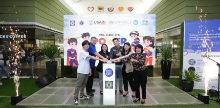 From left to right: Evan Josh Fabella, student leader of Our Lady of Pillar Montessori Center; Joaquin San Agustin, SM Supermalls Senior Vice President for Marketing; Rachel Queenie B. Dizon-Rodulfo, SM Supermalls Senior Assistant Vice President for Mall Based Business Units & Operations Services; Patrick T. Aquino, CESO III, DOE Director of the Energy Management Utilization Bureau; Faith De Guia, Director of the Presidential Communications Office and Engr Rosabella A. Bantog, City Engineer of the City of Las Pinas Mayors Office 