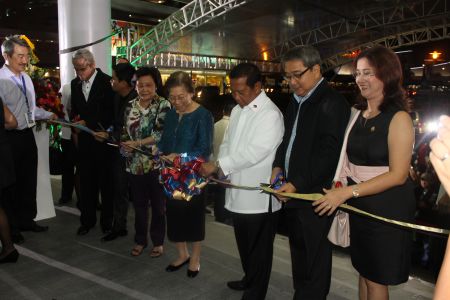 SM Chairman of the Executive Committee Hans Sy leads the ribbon cutting at the opening of SM Mall of Asia Arena last 2012 with SM Matriarch Felicidad Sy, former Vice President Jejomar Binay, former Pasay City Mayor Antonino Calixto, and former Congresswoman Imelda Calixto-Rubiano.