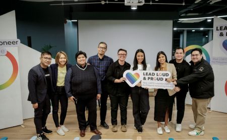 Payoneer encourages LGBTQ+ professionals to Lead Loud & Proud. From left: King Santos, CEO of Jobbden and Lennor Metier; Jen San Antonio, Payoneer’s Marketing Lead for Emerging Markets, APAC; LA Garcia, The VA Hub’s Director of Sales and Marketing; Christopher Eugenio, Board Trustee of Philippine Financial & Inter-industry Pride (PFIP); Cindy Burdette, CEO and Co-founder of ALLCARE.io; Patricia Francisco, Senior CSM Manager at Payoneer; Monique Avila, Payoneer’s Country Manager for the Philippines & Other SEA; Neil Socorro De Guzman, Assistant Vice President, Service Delivery & Operations at KMC Solutions; and Miggy Fernandez, Customer Success Associate at Payoneer. Payoneer encourages LGBTQ+ professionals to Lead Loud & Proud. From left: King Santos, CEO of Jobbden and Lennor Metier; Jen San Antonio, Payoneer’s Marketing Lead for Emerging Markets, APAC; LA Garcia, The VA Hub’s Director of Sales and Marketing; Christopher Eugenio, Board Trustee of Philippine Financial & Inter-industry Pride (PFIP); Cindy Burdette, CEO and Co-founder of ALLCARE.io; Patricia Francisco, Senior CSM Manager at Payoneer; Monique Avila, Payoneer’s Country Manager for the Philippines & Other SEA; Neil Socorro De Guzman, Assistant Vice President, Service Delivery & Operations at KMC Solutions; and Miggy Fernandez, Customer Success Associate at Payoneer.