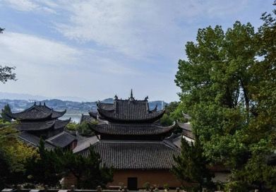龙兴讲寺位于沅陵古城西北隅的虎溪山麓。 刘双双 摄 龙兴讲寺位于沅陵古城西北隅的虎溪山麓。 刘双双 摄