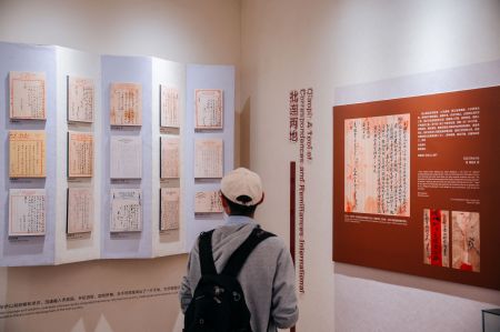 2023年12月10日,遊客參觀晉江梧林僑批館。 李南軒 攝 2023年12月10日,遊客參觀晉江梧林僑批館。 李南軒 攝