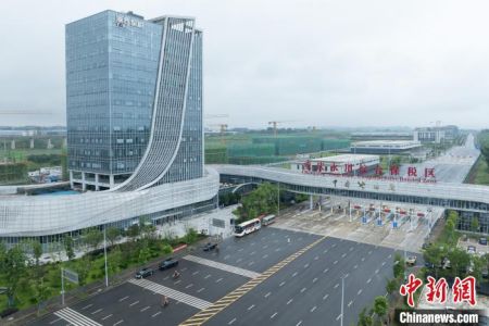 图为重庆永川综合保税区。中新网记者何蓬磊摄 图为重庆永川综合保税区。中新网记者何蓬磊摄