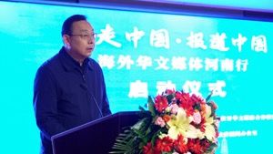 图为开封市政府副市长肖文兴致辞。 图为开封市政府副市长肖文兴致辞。
