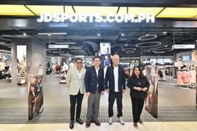 (L-R) Anton Huang, President and CEO, SSI Group, Inc., Steven Tan, President, SM Supermalls, Hilton Seskin,Chairman Asia Pacific, JD Sports, Elizabeth Quiambao Executive Vice President, SSI Group, Inc. (L-R) Anton Huang, President and CEO, SSI Group, Inc., Steven Tan, President, SM Supermalls, Hilton Seskin,Chairman Asia Pacific, JD Sports, Elizabeth Quiambao Executive Vice President, SSI Group, Inc.