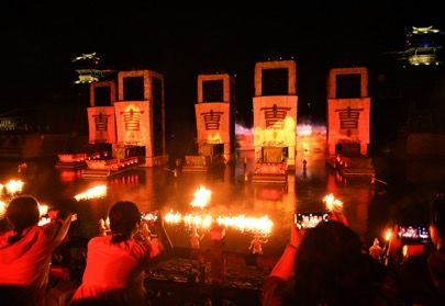 图为《烽烟三国》大型山水实景演艺现场。周毅 摄 图为《烽烟三国》大型山水实景演艺现场。周毅 摄