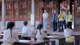 (在浙江宁波天一阁与孩子们读经典)