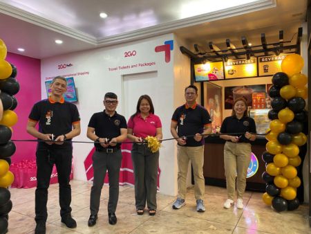 　　(L–R) Raymond Morales, Operating Manager, FedEx Philippines; Roland Sunga, Assistant Vice President for Food and Beverage, Ancillary, and Hotel Operations, 2GO Travel; Blessie Cruz, Business Unit Head, 2GO Retail; Rico Medina, Acting Senior Manager for Delivery and Pick-up Operations; and Janice Bugarin, Vice President and Head of Procurement, 2GO Group, Inc.