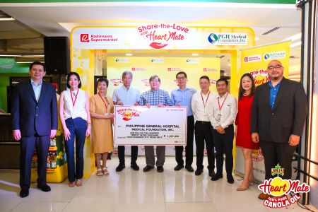 　　From left: SEVP & COO Fly Ace Corporation - Frederick D. Ong, Managing Director Robinsons Supermarket, The Marketplace and Shopwise - Christine Tueres, Chairman Robinsons Retail Holdings, Inc. - Robina Gokongwei-Pe, PGH Director Dr. Gap Legaspi, Chairman & President PGHMFI Dr. Telesforo E. Gana Jr., President Fly Ace Corporation - Jun L. Cochanco, President & CEO Robinsons Retail Holdings, Inc. - Stanley Co, Robinsons Supermarket Group General Manager Kerwin Legarde, VP for Marketing Fly Ace Corporation - Abigail Ng-Reyes, and SVP for Commercial Operations Fly Ace Corporation Bart D. Canon 