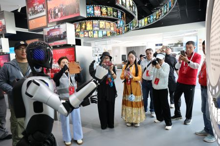 图片都写 中新社记者张浪摄