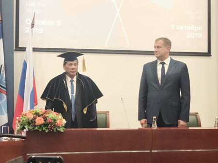 杜特地總統昨日獲莫斯科國立國際關係大學榮譽博士。