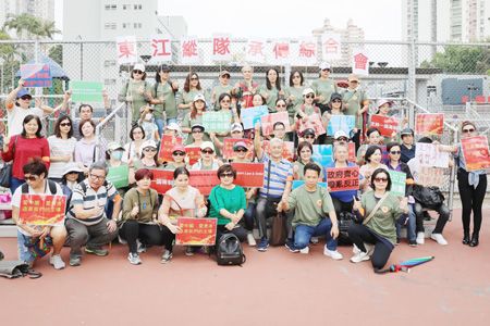 11月14日，逾百香港市民在元朗舉行「別沉默