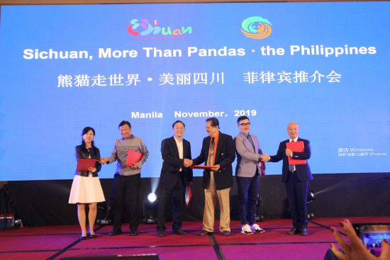 11月28日，「2019熊貓走世界‧美麗四川」菲律賓推介會在馬尼拉舉行。推介會上，成都文旅集團旅遊營銷公司、四川商旅國際與菲律賓亞洲世界旅行社、菲律賓美麗景觀旅行社交換了互送遊客協議；四川成都結義樓文化傳播有限公司與菲律賓宿務STAR