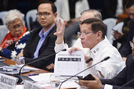 圖為衛生部長杜計昨日在參議院聽證會上講述政府對新型冠狀肺炎的準備工作。