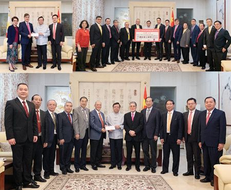 圖為菲華社團體和個人昨天前往中國駐菲大使館，向中國駐菲大使黃溪連移交資助抗擊新冠肺炎疫區的捐款。