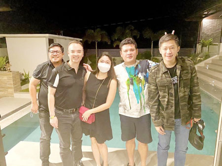 圖為眾議長加耶丹諾和妻子，沓義眾議員蘭妮·加耶丹諾前往納卯拜訪副眾議長保羅·杜特地。