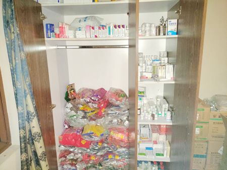 圖為馬加智警方在一個專門為中國公民開設的非法診所裡，查獲了價值約600萬披索的中國製藥品。
