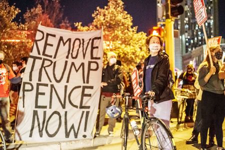 美國明尼阿波利斯爆發抗議活動,呼籲驅逐特朗普和彭斯。(法新社)