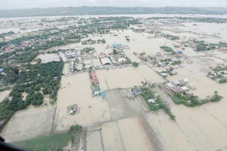 航拍照片顯示了颱風「尤利西斯」在加牙鄢谷地造成的後果。11月15日，杜特地總統對加牙鄢谷地和米骨地區受災嚴重地區進行了空中視察。