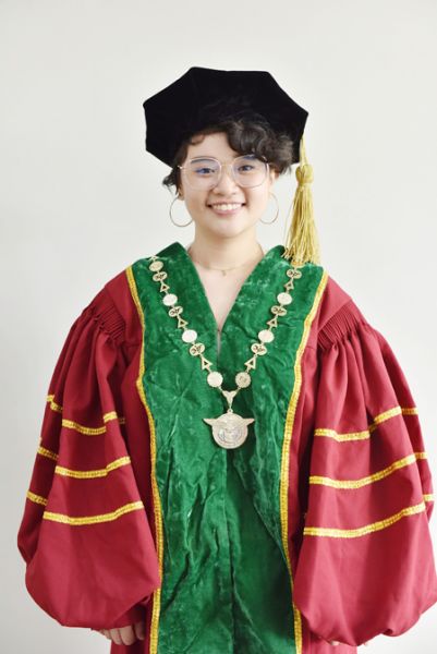 圖為獲選菲國立大學董事會學生代表的華裔法律系學生雷妮·露易絲·許（音）。