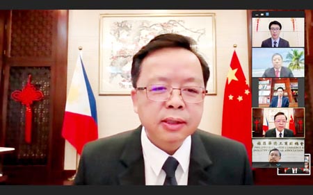 中國駐菲大使館昨日舉辦兩場線上新春茶話會，圖為黃溪連大使與出席者對話。（ZOOM視頻截圖）