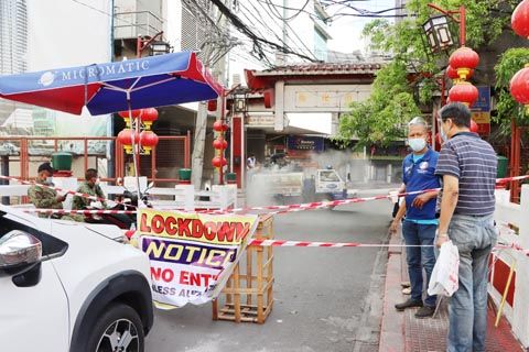圖為馬尼拉華人區王彬街昨日開始為期4天的封鎖。（記者Celia