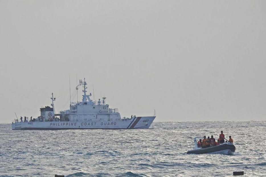 菲海岸警衛隊上週六在巴拉灣省西菲海海域舉行訓練。