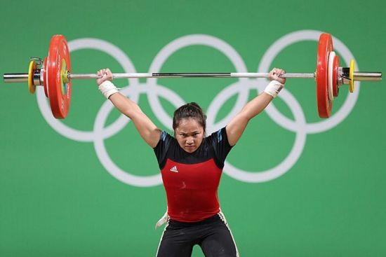 迪亞士在女子55公斤級舉重項目中為菲律濱贏得了菲國的首枚金牌。