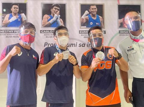 圖為奧運會銀牌得主妮絲蒂·貝地秀和加洛·巴亞藍,以及銅牌得主尤米·馬西亞爾昨日抵達尼蕊亞謹諾國際機場二號航站樓。這三名拳擊手是在東京奧運會閉幕後載譽而歸。