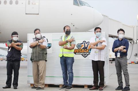 圖為政府採購的300萬劑科興新冠疫苗昨日抵達尼蕊亞謹諾國際機場二號航站樓。