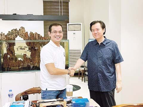 馬尼拉市長莫仁諾上週與著名華裔醫生許偉利會面。兩人今日將宣布明年角逐正副總統職位。