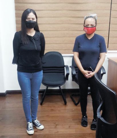 據眾議院好政府和公共問責委員會主席亞格利拜說,Pharmally藥物公司女高層克莉雪·馬戈目前被眾議院拘留。圖為馬戈女士(左)在眾議院內。