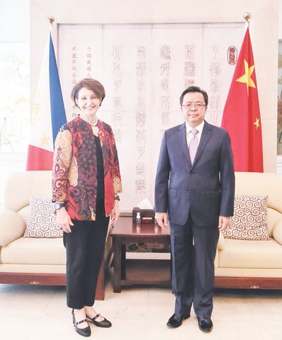 美國大使卡爾森和中國大使黃溪連昨天下午進行了會晤。