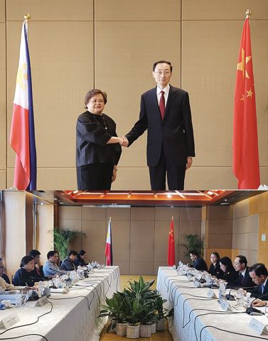 3月23日,中國外交部副部長孫衛東在馬尼拉同菲律濱外交部副部長拉扎羅共同主持第23次菲中外交磋商。這也是疫情以來雙方外交部首次面對面舉行雙邊磋商。(中新社)