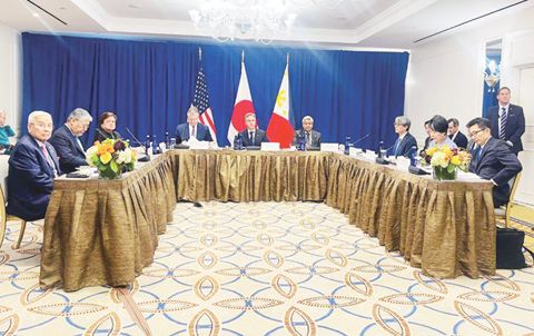 圖為菲律濱外交部長馬納洛(左二)與美國國務卿布林肯和日本外相上川陽子(右二)在紐約聯合國代表大會期間舉行會談。這三個國家正在探索進一步促進印度太平洋地區和平與穩定的方法。