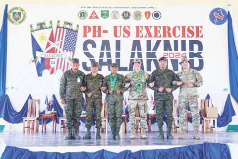菲陸軍和美國太平洋陸軍8日出席「堅盾」聯合演習開幕式。