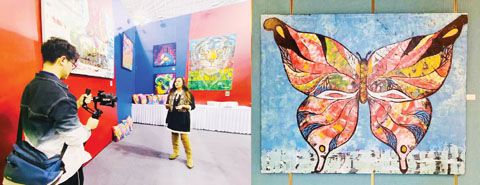 左圖為2024年12月,在海南國際知識產權交易大會上,詹森向記者介紹其為北京冬奧會創作的畫作《虎年》。右圖為詹森作品「Mariposa」。