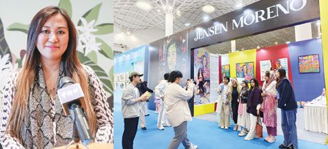 近日，詹森·莫雷諾在馬尼拉接受中新社「東西問」專訪，暢談她對跨文化藝術、生活、創作及中菲人文交流的理解。右圖為2024年12月，在海南國際知識產權交易大會上，多國觀眾在詹森作品展廳前合影留念。（中新社）