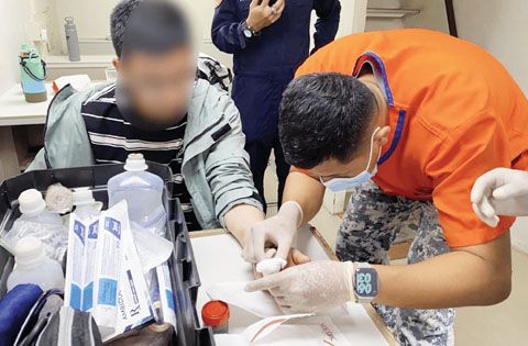 菲海岸警衛隊表示,3月18日,一名在懸掛香港旗幟的船隻上因事故受輕傷的中國籍船員獲菲方救援並接受醫療協助。