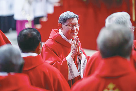 菲律濱籍樞機主教路易斯·安頓紐·吳琴·塔格禮(現任羅馬教廷福音傳播部代理部長)已成為接替方濟各教宗的熱門人選。若當選,塔格禮樞機將成為幾個世紀以來首位亞裔教宗。