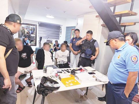 三名中國籍人士在馬加智市突擊行動中被捕。此次行動成功解救一名遭綁架的越南籍女性。