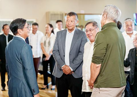 總統小馬科斯週日啟程前往華盛頓進行正式訪問,期間將會晤美國總統唐納德·特朗普。馬科斯在巴西市維拉莫爾空軍基地發表的行前談話中表示,此行旨在推動「更緊密的經濟合作」。