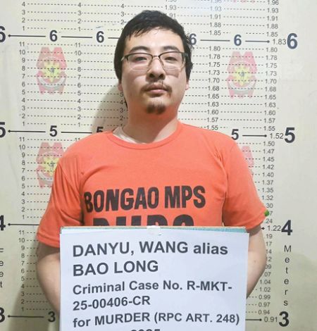 圖為綁匪頭目和殺人犯王丹煜在南島被捕。（警方供圖）