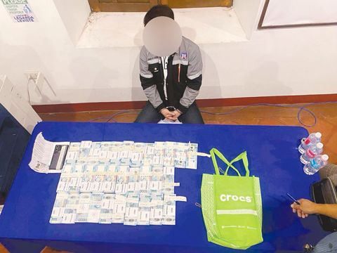 一名公造部地區工程師在描東岸省塔亞社遭警方逮捕,涉嫌企圖以310萬披索賄賂描東岸第一區眾議員萊安德羅·禮未斯地。